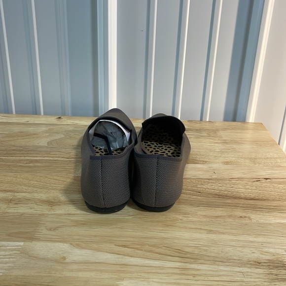 Journee Collection Womens Shoes Size 12 Vickie Grey - Picture 4 of 6